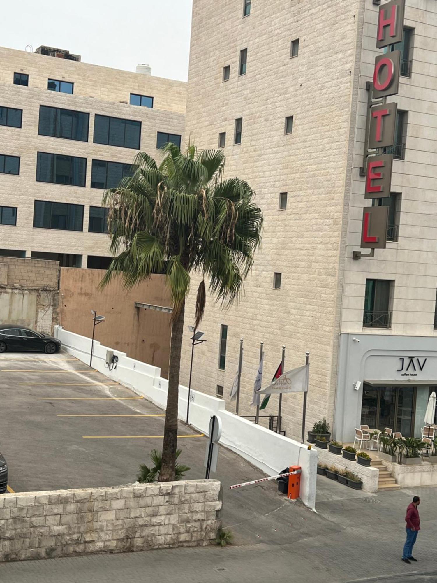 Retaj Hotel Amman Exterior photo
